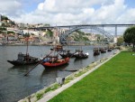 08 - Porto: Luis bridge and typical boats loaded with barrels of port in foreground